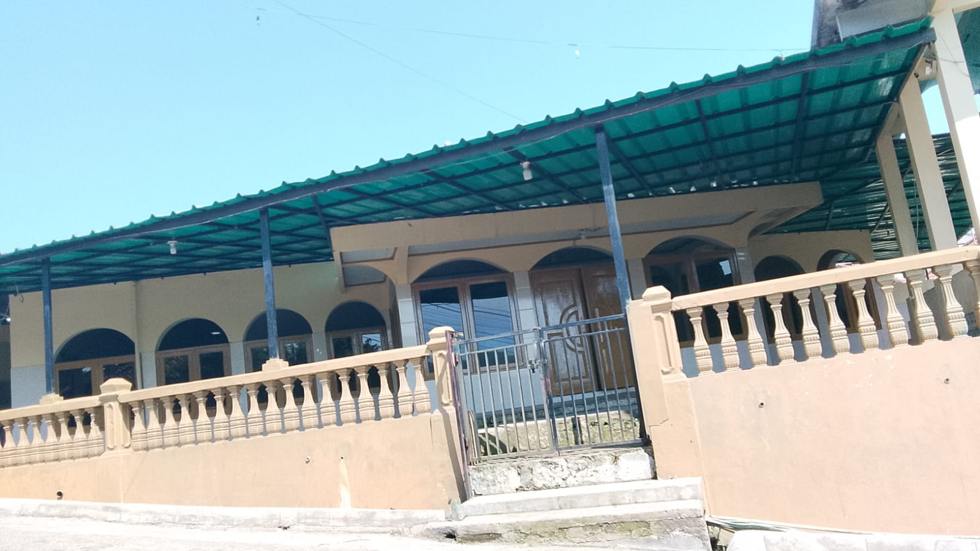 Tampak muka masjid titik kegiatan berkanopi hijau di Hari 16 Okt 2026